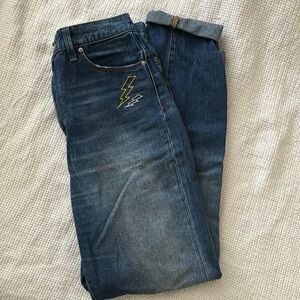 EUC BDG Mom High Rise Jeans Embroidered Distressed size 27